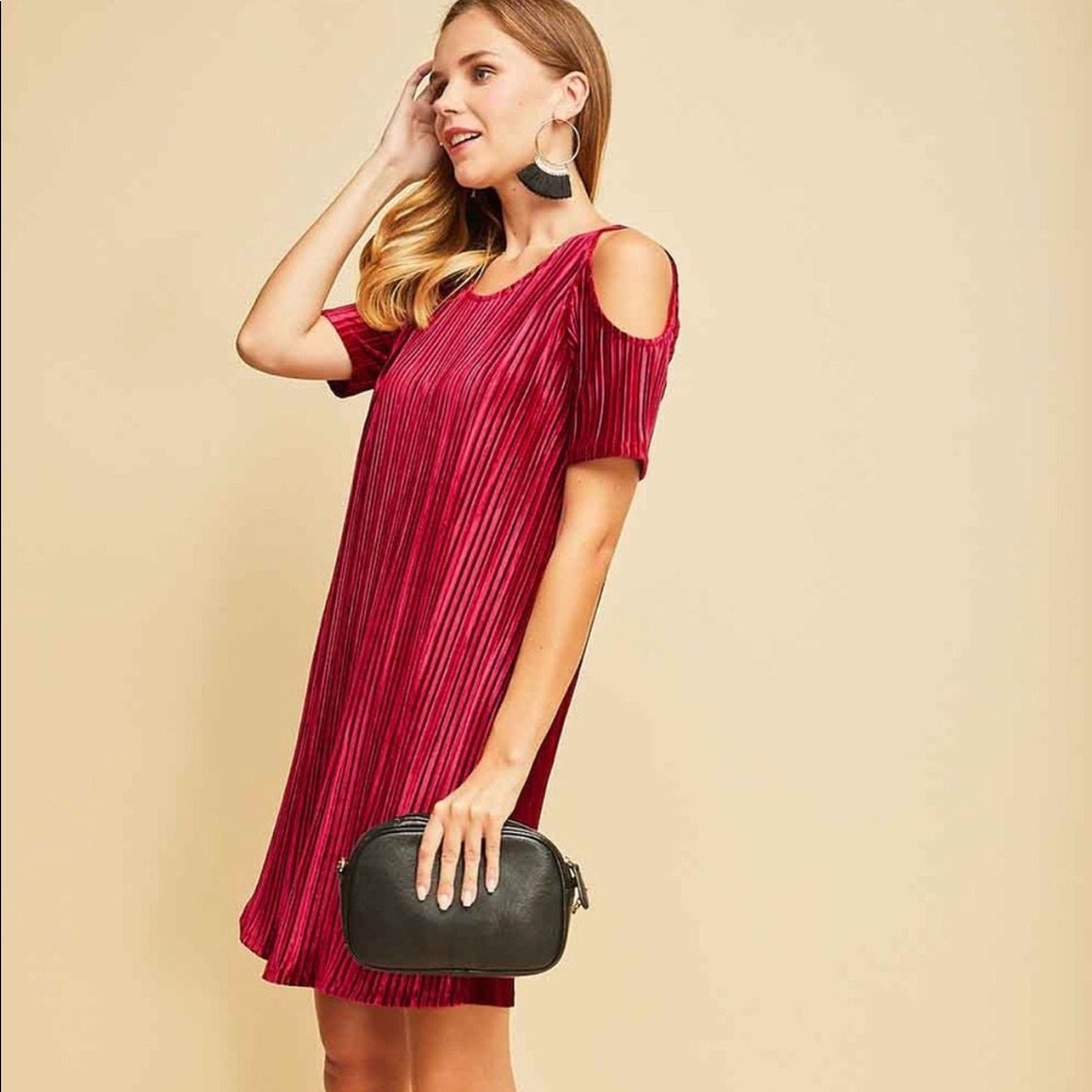 Gorgeous Cold-Shoulder Velvet Dress